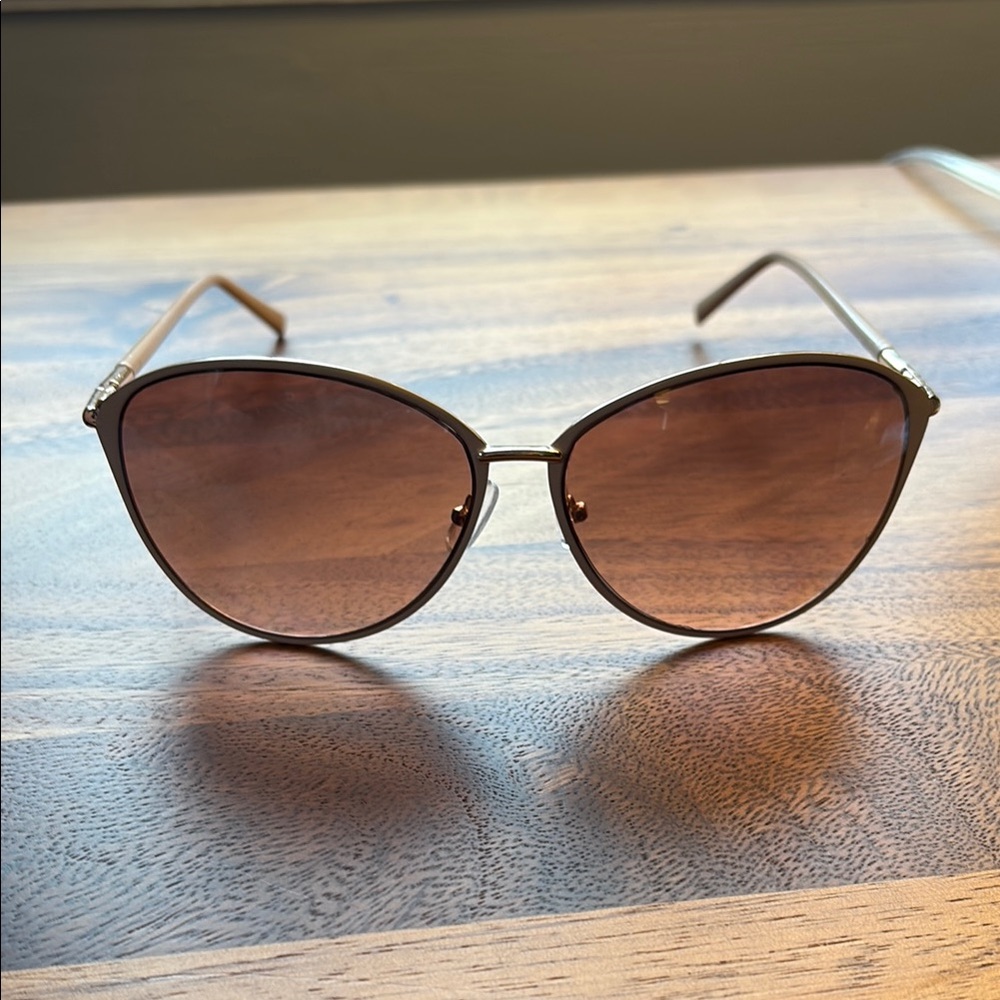 Margaret Joseph’s- Elegant Brown Sunglasses like new